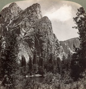 Tři bratři, Yosemite Valley, Kalifornie, USA, 1902 od Underwood and Underwood