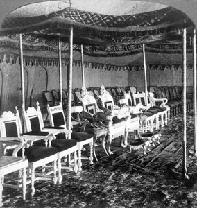 Zlatý baldachýn ve stanu Durbar maharadžy z Kašmíru, Dillí, Indie, 1903. od Underwood and Underwood
