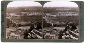 Rovina řeky Jordán, jak je vidět z ruin starověkého Jericha, Palestina, 1903. od Underwood and Underwood