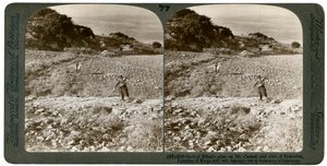 Skála Eliášova oltáře na hoře Karmel a rovina Esdraelon, Palestina, 1900. od Underwood and Underwood