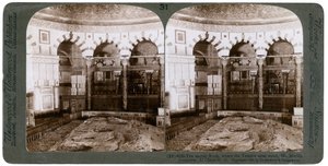 Posvátná skála, kde stál chrám Alter, hora Moriah, Jeruzalém, Palestina, 1900. od Underwood and Underwood