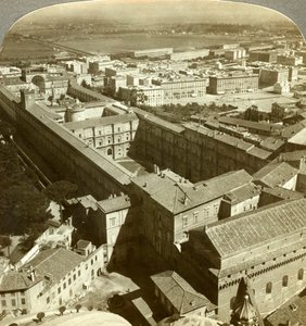 Vatikánský palác z kopule baziliky svatého Petra, Řím, Itálie. od Underwood and Underwood