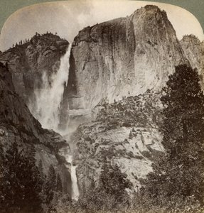Yosemite Point a větrem naváté Yosemitské vodopády, Yosemite Valley, Kalifornie, USA, 1902 od Underwood and Underwood