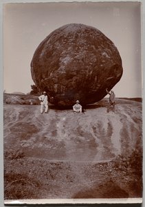 Kršnova máslová koule, Mahabalipuram od Unidentified Photographer
