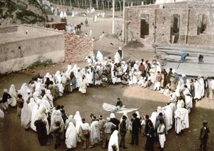 Arabští žongléři v Alžíru. Fotochrom v. 1895. od Unknown artist