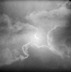 Astronomický diapozitiv zatmění Slunce (skleněný negativ) od Unknown Artist