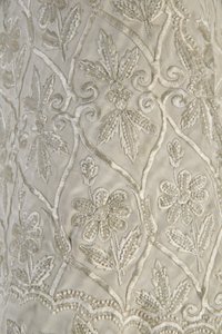 Kabát Berthy Palmerové, kolem roku 1870 (detailní pohled na látku), žebrované hedvábné moaré, třásně a křišťálové korálky od Unknown artist