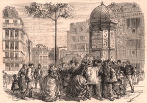 Boulevard Pigalle v Paříži: Pařížský dav kolem sloupu Morris během prodeje novin od Unknown