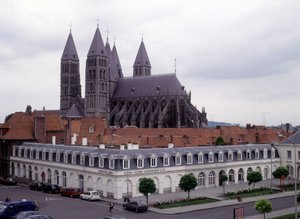 Cathedrale de Tournai (Belgie), pohled zvenčí. od Unknown artist