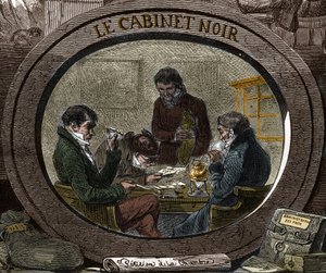 Cenzura v 19. století: Za starého režimu se služba nazývá „Černý kabinet“, který z bezpečnostních důvodů zodpovídá za prověřování soukromé korespondence. Rytina 19. století. od Unknown artist