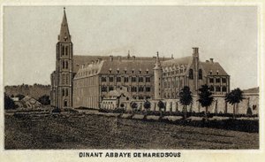 Dinant, opatství Maredsous, Valonsko, Belgie. Chromolitografie konce 19. století. od Unknown artist