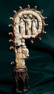 Eveque pažba z mědi, zlatého kovu a slonoviny představující Ukřižování. 1300 kolem Paříže, národní muzeum středověku, termální lázně Cluny od Unknown artist