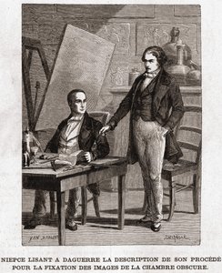 Niepce čte Louisi Daguerrovi lpopis heliografie, pro fixaci snímků z camery obscury - Nicephore Niepce (1765-1833), francouzský vynálezce, průkopník fotografie čte Daguerrovi popis své metody pro fixaci snímků od Unknown artist