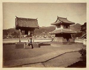 [Zvonice a bubnová věž u chrámu Jinso-ji] od Unknown artist