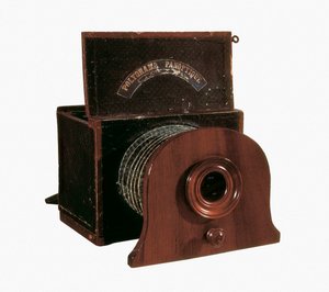 Kamera Daguerre (Jacques Daguerre (1787-1851)) k výrobě daguerrotypie, Paříž. Národní konzervatoř umění a Metiers. od Unknown artist