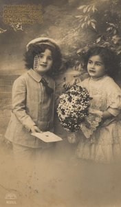 Historické přání k svátku, děti v kostýmu panenky, kýčovité, romantické od Unknown artist