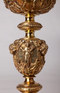 Kovářství. Kalich. Dar kanovníka A. Le Vaillanta de la Bassarderie, děkana kapituly katedrály 1726 až 1758. 18. stol. Detail. od Unknown artist