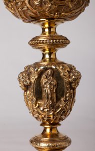 Kovářství. Kalich. Dar kanovníka A. Le Vaillanta de la Bassarderie, děkana kapituly katedrály 1726 až 1758. 18. stol. Detail. od Unknown artist