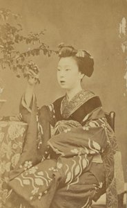 [Sedící Japonka] od Unknown artist