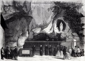 Pohled na jeskyni Lurdy ve Vysokých Pyrenejích, kde se v roce 1858 zjevila Panna Marie Bernadette Soubirousové (1844-1879), dnešní poutní místo. Rytina 19. století od Unknown artist