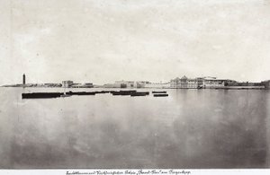 Lodě uprostřed moře s částí města Alexandrie v pozadí, v Egyptě od Unknown photographer