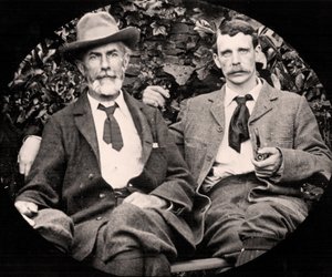 Edward Carpenter a jeho partner George Merrill, asi 1900 (čb fotografie) od Unknown photographer