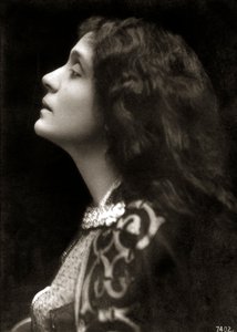 Eleonora Duse - portrétní profil od Unknown photographer