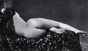 Nahá žena ležící vzadu kolem roku 1860 Anonymní fotografie