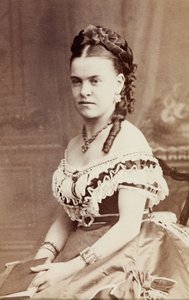 Portrét Edith Wynneové, cca 1860 (černobílá fotografie) od Unknown photographer
