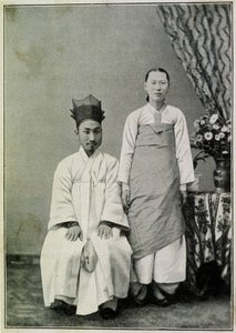 Portrét Coreenského státního úředníka a jeho manželky na konci 19. století. od Unknown photographer