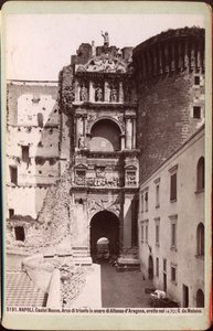 Vítězný oblouk hradu Castel Nuovo, Neapol, asi 1880 (fotografie) od Unknown photographer