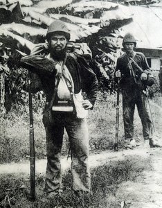 Dva vojáci z tonkinského venkova v roce 1883. od Unknown photographer