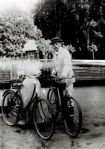 Vladimir Dmitrievich Nabokov (1870-1922) a Elena Ivanovna Rukavishnikova (1876-1939), Anonym. Fotograf od Unknown photographer