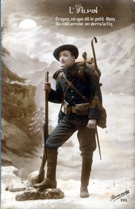 Pohlednice z první světové války, alpský lovec. "Věřte tomu, co říká malý Alpin, militarismus se dočká konce." (foto) od Unknown photographer