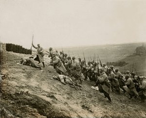 Válka 14-18 (1914-1918) - Propaganda - Fotografická stereoskopická skleněná deska LSU (L.S.U. La Stereoscopie Universelle) vydaná v roce 1914: odstranění velkého ostrohu Notre-Dame de Lorette (obec Ablain-Saint-Nazaire - Ablain Saint Nazaire, Pas-de-Calais od Unknown photographer
