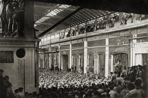 Dělníci shromáždění v továrně v Turíně během Biennio Rosso v roce 1920, Dějiny dělnického hnutí (čb foto) od Unknown photographer