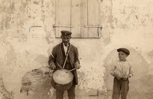 dražitel a dítě od Unknown photographer
