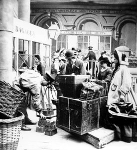 cestující dohlížející na vážení zavazadel na Gare de Lyon v Paříži, v době Druhého císařství ve Francii od Unknown photographer