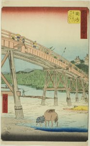 Okazaki: Most Yahagi na řece Yahagi (Okazaki, Yahagigawa Yahagi no hashi), číslo 39 ze série „Slavné památky padesáti tří stanic (Gojusan tsugi meisho zue)“, známé také jako Vertikální Tokaido od Utagawa Hiroshige