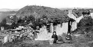 Crofters houses, Stornoway, Lewis, Western Isles, Skotsko, 1924-1926. od Valentine and Sons Ltd