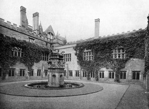 Kláštery, Newstead Abbey, Nottinghamshire, 1924-1926 od Valentine and Sons Ltd