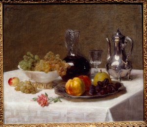 Stolní kout Zátiší s ovocem (hrozny, kdoule a hrušky), stříbro a džbán na víno. Obraz Victorie Dubourgové (1840-1926) 20. století Sun. 0,52x0,63 m Grenoble, Musee des Beaux Arts od Victoria Dubourg