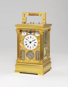 Francouzské mosazné grande sonnerie osmidenní kočárové hodiny s plným kalendářem, měsíční fází, barometrem a teploměrem, kolem roku 1880 od Victorien Boseet