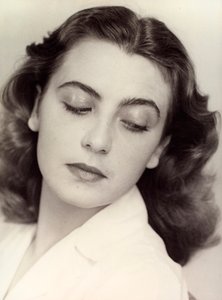 Portrét mladé ženy, asi 1940 (čb fotografie) od Vincenzo Balocchi