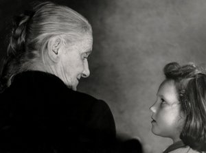 Pohled babičky (čb fotografie)