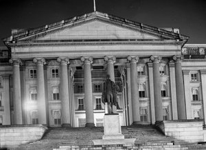 Budova ministerstva financí, Washington v noci
