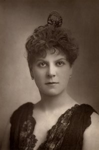 ""Jessie Millward (paní John Glendinning) anglická herečka. Člen divadelní společnosti Henryho Irvinga. (woodburytype) od W. and D. (after) Downey
