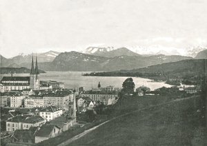 Pohled na Lucern a jeho hory, Švýcarsko, 1895. od W and S Ltd