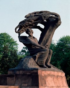 Pohled na pomník věnovaný skladateli Frederiku Chopinovi (1810-1849) ve Varšavě, Polsko od Waclaw Szymanowski
