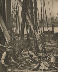 U paty stěžně na člunu Thames, c1935.